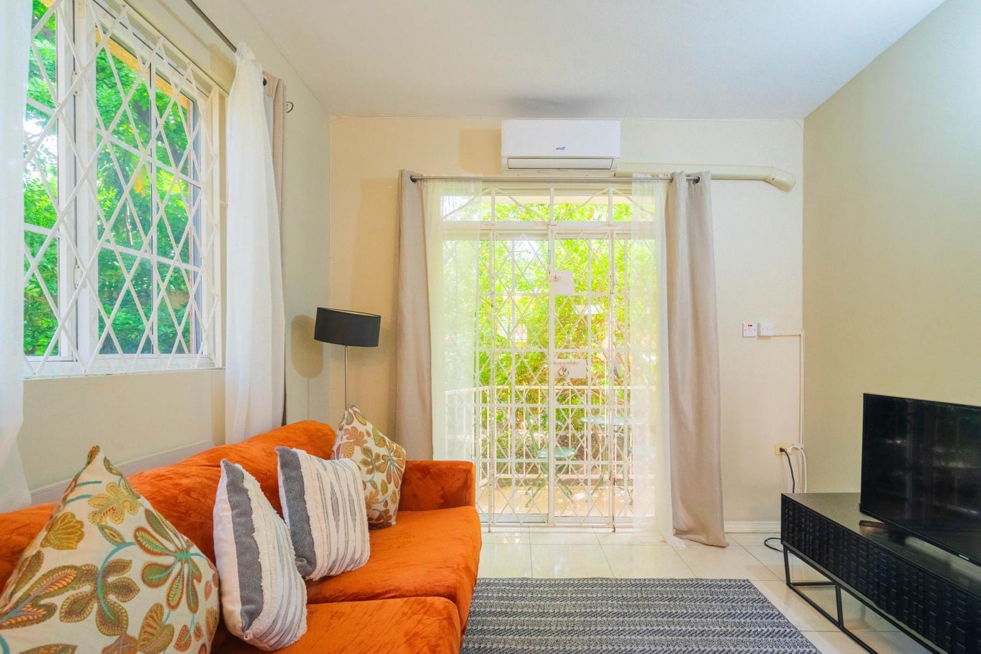 Musgrave Annex- Comfy 1 Bedroom Apartment On The Ground Floor Kingston Dış mekan fotoğraf