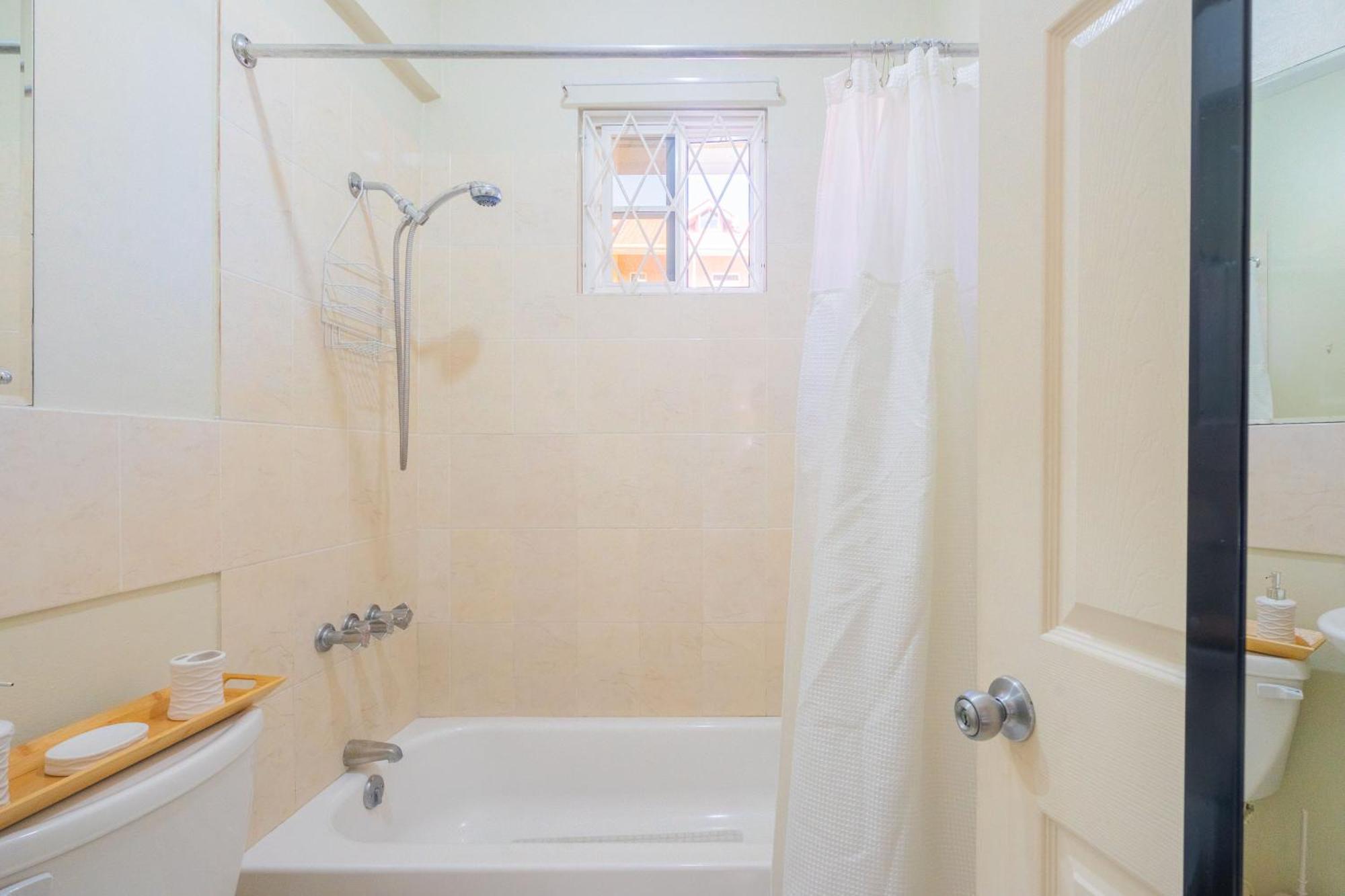 Musgrave Annex- Comfy 1 Bedroom Apartment On The Ground Floor Kingston Dış mekan fotoğraf
